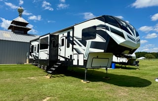 2021 Dutchmen Voltage 4135