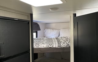 Raymond's Prime Time 24DBS Travel Trailer