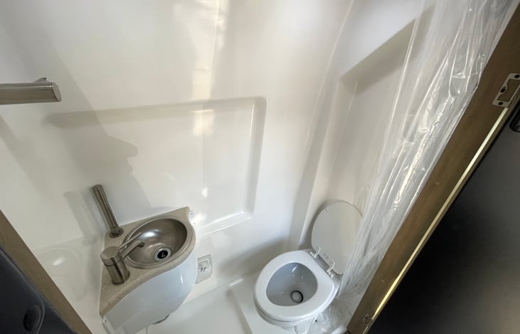 The double doors for the wet bath creates a larger area when showring. Just close the shower current and enjoy nice hot shower.