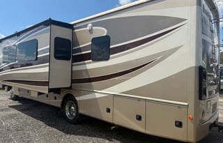 Chief Carl's Caravan- 2016 Fleetwood Bounder 35K