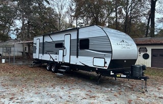 2021 East to West Della Terra 271bh