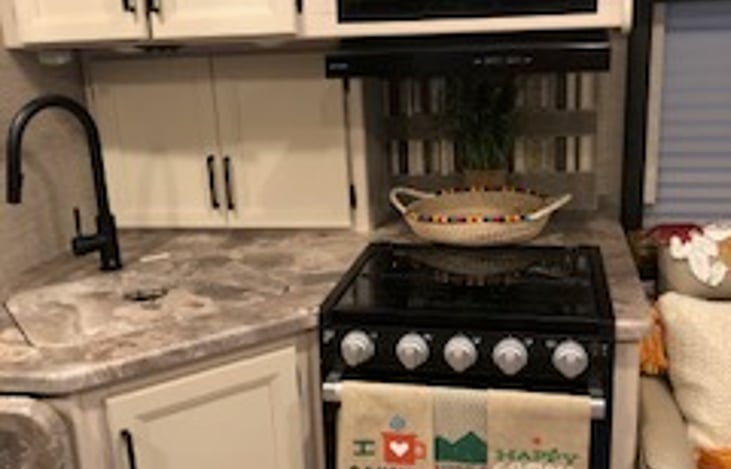 Includes, table top stove, oven and microwave oven