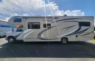 2018 Thor Freedom Elite 30FE Class C RV- Sleeps 10