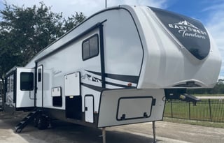 BRAND new 2024 5th wheel King bed,loft ,sleeps 9