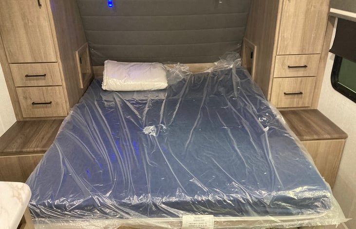 Murphy bed (camper queen size)