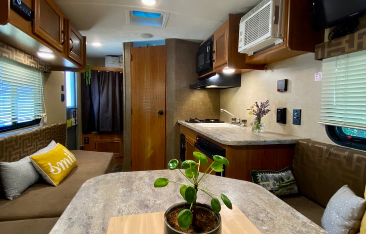 Dinette that turns into a full size bed!