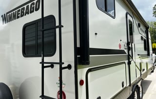 2021 Minnie Winnie with Full Size Bunks!