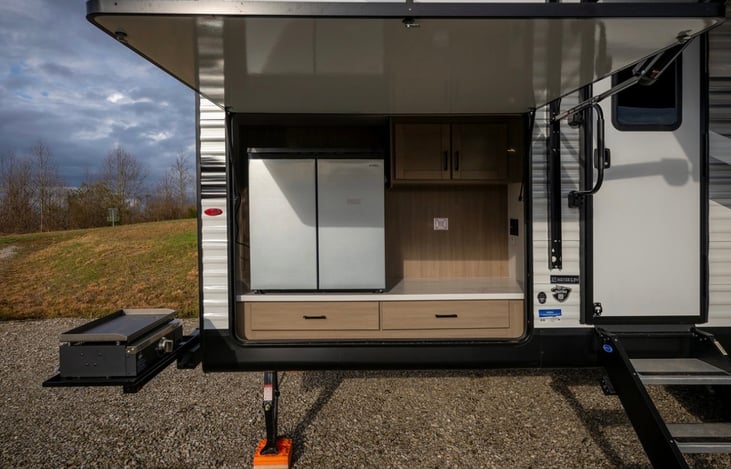 JayBird, Close look at outdoor kitchen.