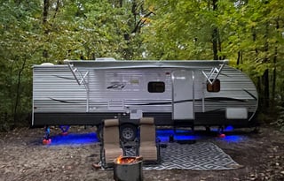 27’ Z1 Bunkhouse. Pet friendly and half ton rated!