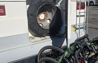 Big Booty Betty - Washer/Dryer - VERY HOT SHOWERS!