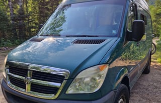 Edgar: Converted Sprinter Van * Pet Friendly *