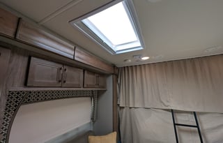 Family Getaway Ready – 2018 Jayco Greyhawk for 8