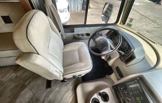 2019 Winnebago Sunova 36Z –  Class A with 1.5 Bath