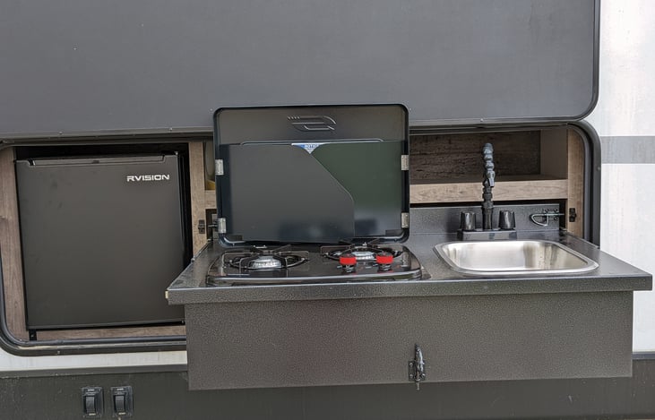 Outdoor Kitchen (open slide close-up)