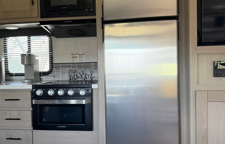 Kitchen stove and oven