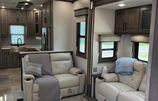 Summer RV Retreat - Luxury Living