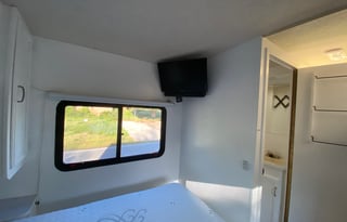 2002 Winnebago Sightseer 27C
