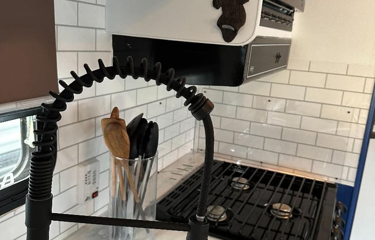 FULLY EQUIPED KITCHEN WITH POTS PANS TUPPER WARE AND COOKING UTINSILS.