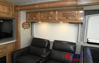 2018 Thor Motor Coach Miramar 37.1