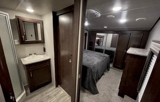 42ft Sundance 5th Wheel. Sleeps 10!