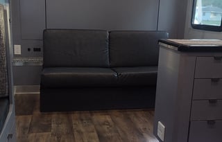 Spacious camper with the amenities of home