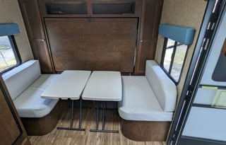 Fun-Sized Family Camper <4000lbs! Features Galore!