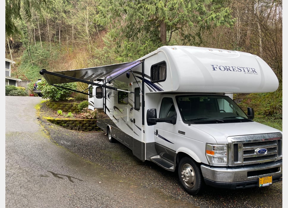 Class C Motor Home rentals in Portland 