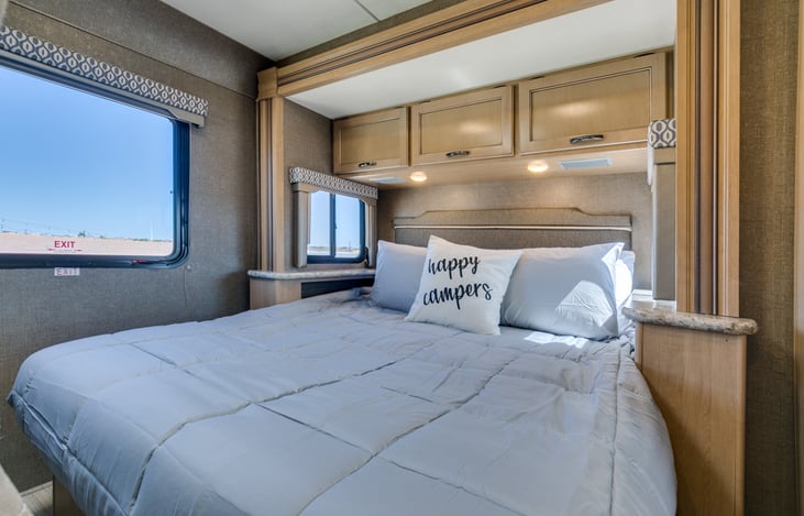 Queen bed (has a privacy shade to enclose sleeping quarters)