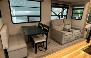 Prime Time RV Crusader 335RLP