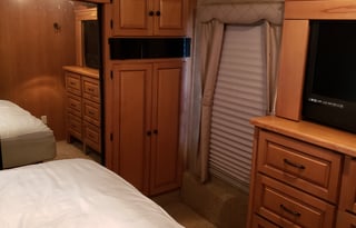 2009 Forest River Cardinal M-3802BH