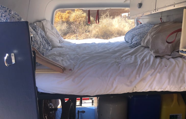 6 inch memory foam queen mattress. XL duffel bags used as Laundry bags for clean and dirt clothed, stored behind the pillows.
We sleep from back to front with plenty of foot space for my husband 6’1.