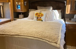 Family approved fully equipped RV Sleeps 5