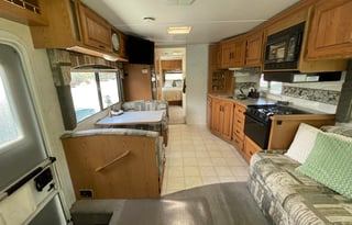 2000 Four Winds RV Hurricane 32A