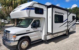 2022 Forest River Sunseeker LE 3250DSLE Sleep Up to 10 Huge Space