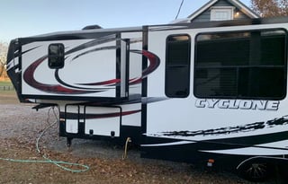 2015 Heartland Cyclone 3110 -HAL 500