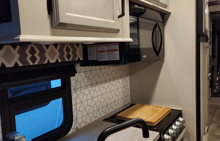 Decorative kitchen backsplash and bamboo cutting board set with 6 color-coded flexible chopping mats included