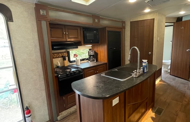 Kitchen island - Full kitchen