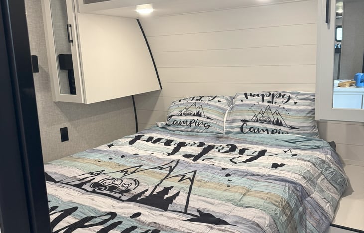 Short queen with bedding and pillows