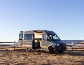 Geotrek Mercedes Benz Sprinter 2500 2WD