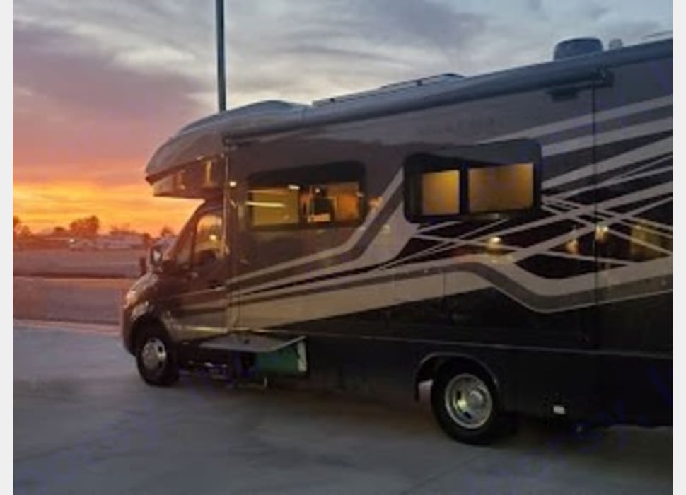 Class C Motor Home rentals in Temecula