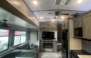 2 bedroom, 2 full baths, fifth wheel
