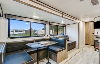 SLEEPS 6 + Outdoor fridge & Grill