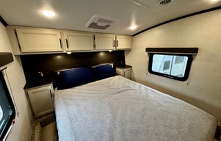 Hollow - 2025 Keystone Arcadia Select 27SBH