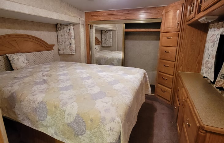 Primary bedroom w/ queen bed, and large closet