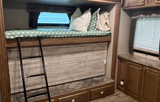 Great Family Friendly Camper With Bunkroom