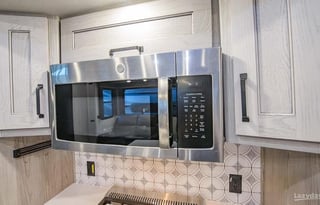 2023 KEYSTONE MONTANA HIGH COUNTRY! 2bd/2ba/loft
