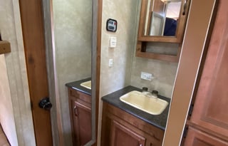Bunkhouse - Cozy Camper! Sleeps 5-7