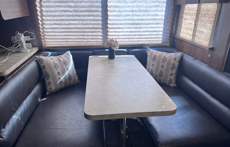 Convertible dinette