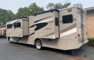2014 Winnebago - Vista 35B