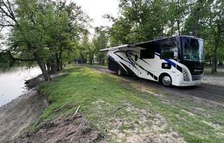 Large Luxury RV with Bunkbeds, Delivery Offered!